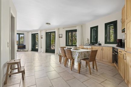 Ground level kitchen