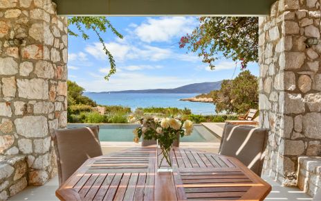 Upper Level - Master bedroom with sea view balcony