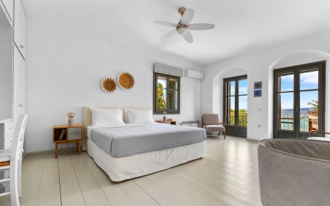 Upper Level - Bedroom 1 with sea view balcony